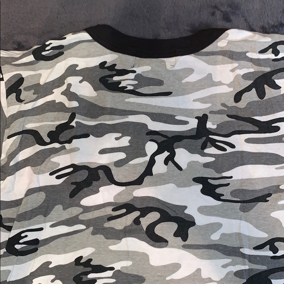 *SOLD* Camo Cropped Tee - Picture 4 of 5